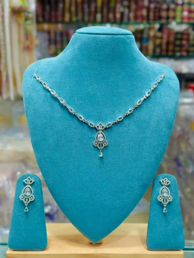 Daimond cut neckpiece