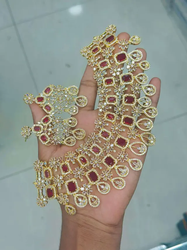 Daimond cut neckpiece